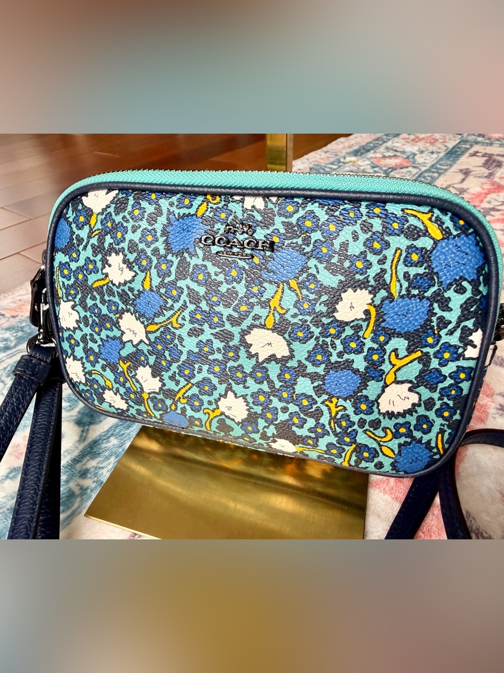 Coach Crossbody Clutch in Yankee Floral Print Canvas. EUC - Picture 3 of 13